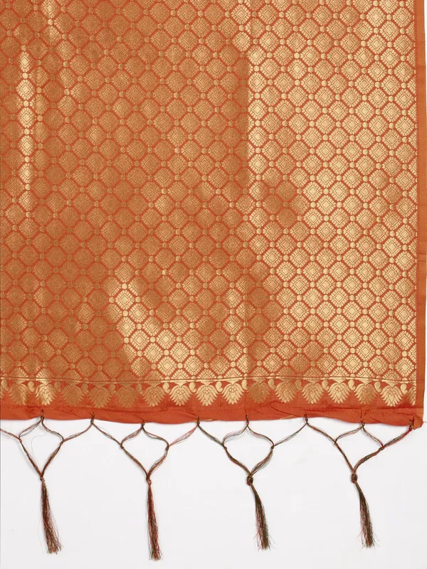 Banarasi_Silk_New_Look_And_Heavy_Designer_Saree_With_Unstiched_Blouse_Piece